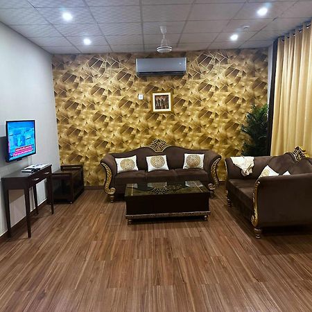 Luxury Apartment In Dha Phase 8, Near Allama Iqbal International Airport Λαχόρη Εξωτερικό φωτογραφία