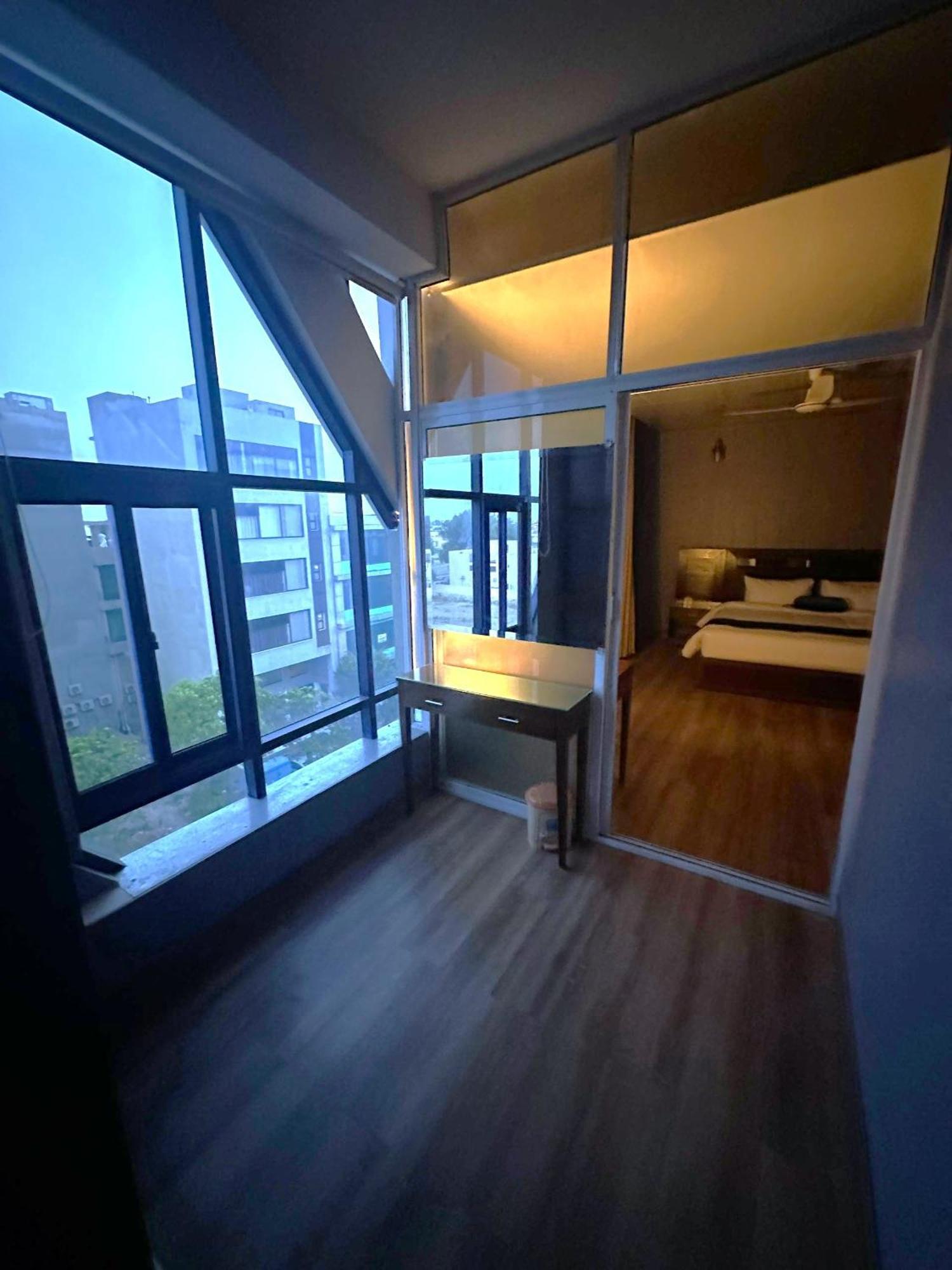 Luxury Apartment In Dha Phase 8, Near Allama Iqbal International Airport Λαχόρη Εξωτερικό φωτογραφία