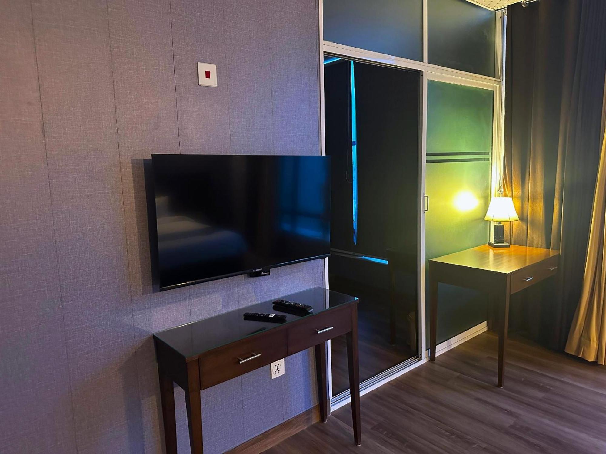 Luxury Apartment In Dha Phase 8, Near Allama Iqbal International Airport Λαχόρη Εξωτερικό φωτογραφία