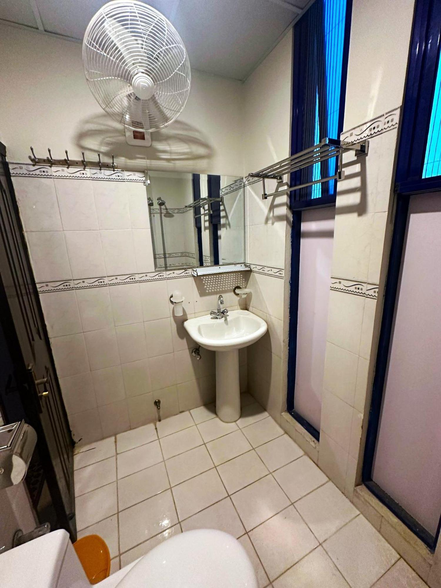 Luxury Apartment In Dha Phase 8, Near Allama Iqbal International Airport Λαχόρη Εξωτερικό φωτογραφία