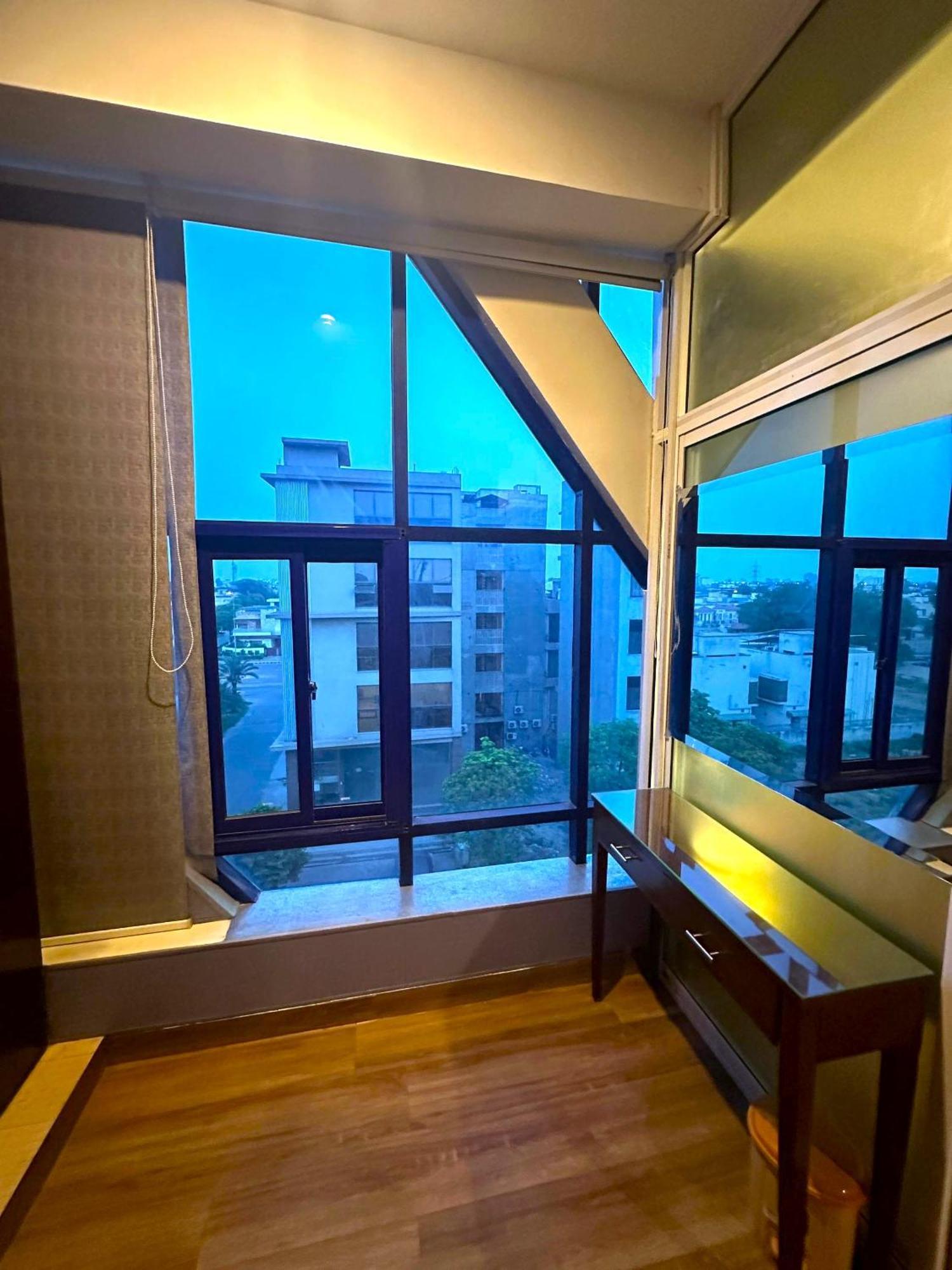 Luxury Apartment In Dha Phase 8, Near Allama Iqbal International Airport Λαχόρη Εξωτερικό φωτογραφία