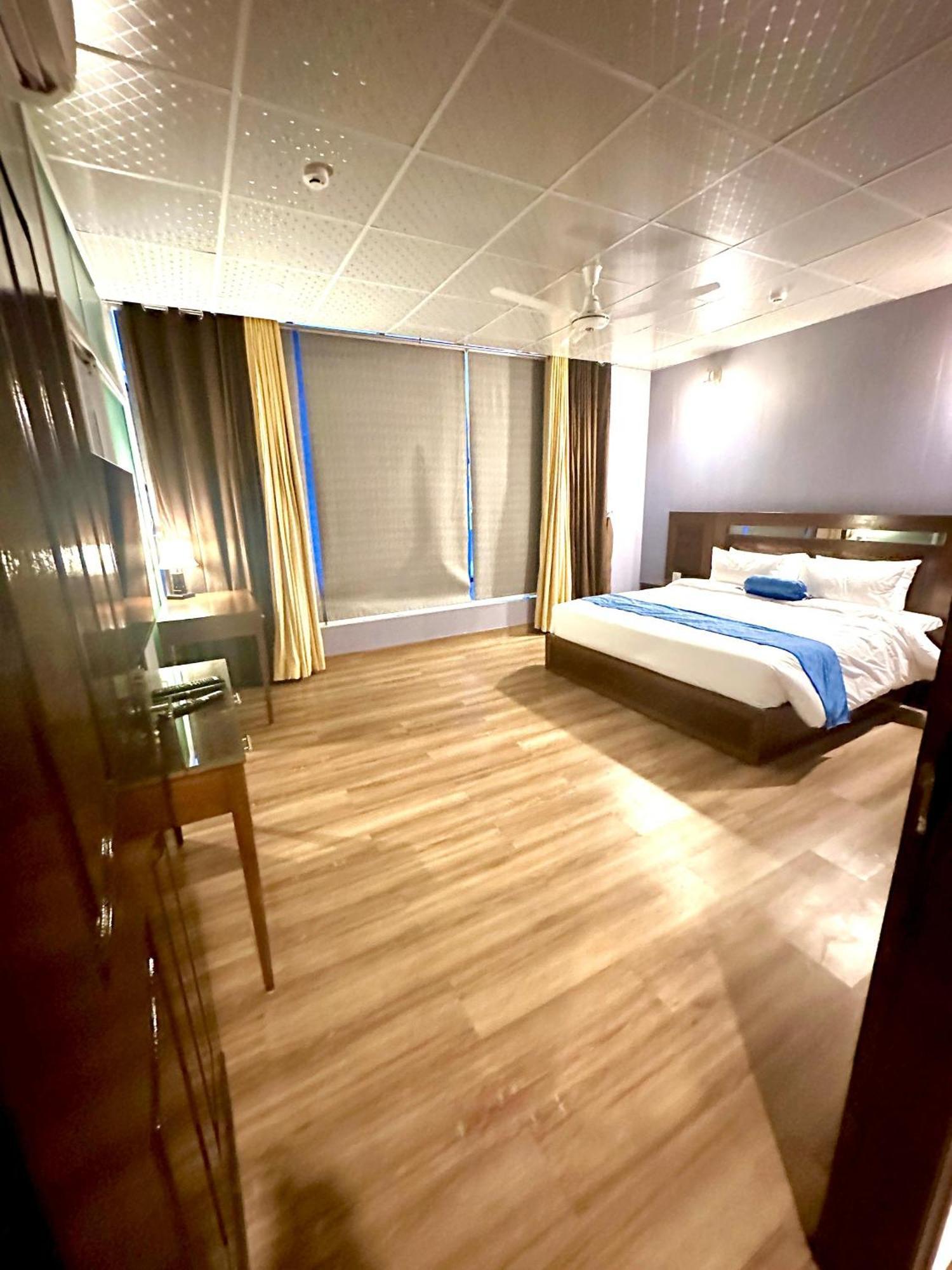 Luxury Apartment In Dha Phase 8, Near Allama Iqbal International Airport Λαχόρη Εξωτερικό φωτογραφία