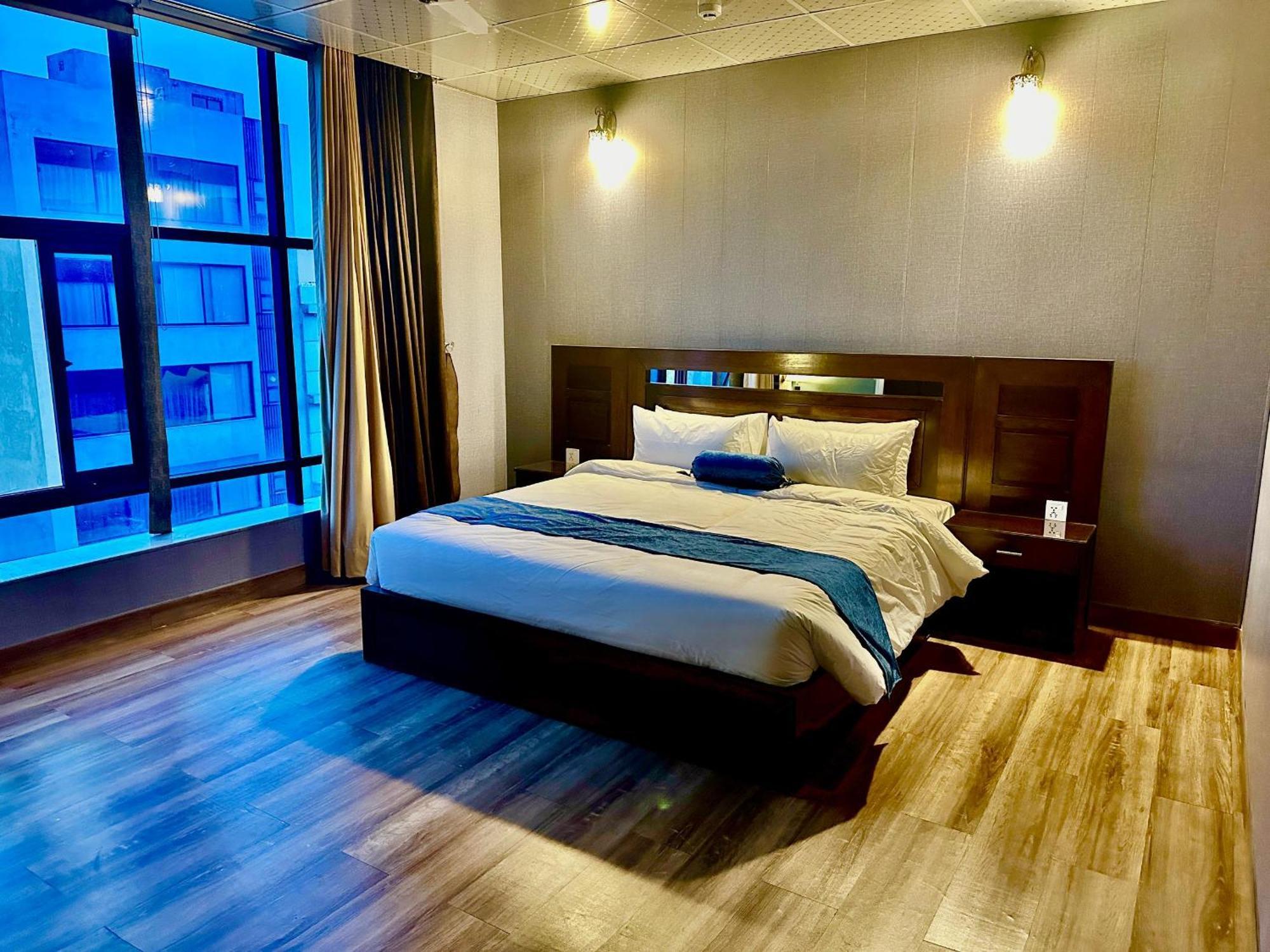 Luxury Apartment In Dha Phase 8, Near Allama Iqbal International Airport Λαχόρη Εξωτερικό φωτογραφία